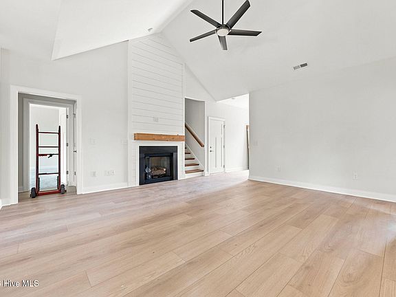 3rd image of 151 Vista Ridge Avenue