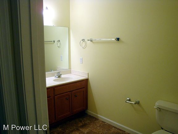 4th image of 153 Turner Ave