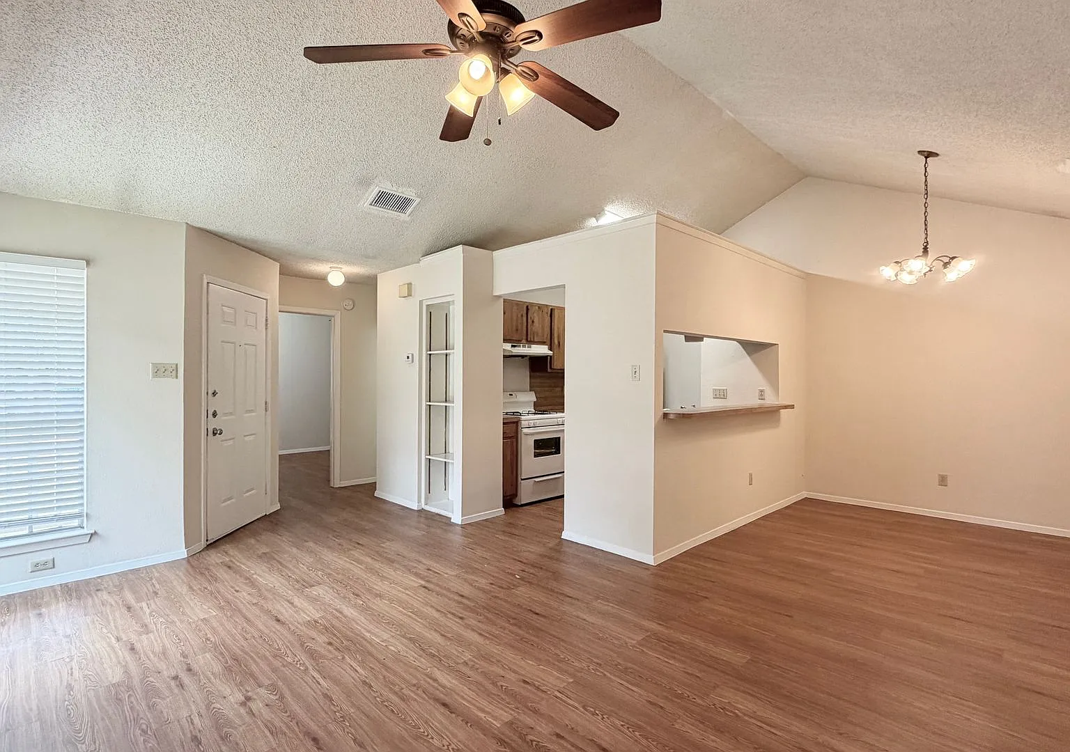 Nice 2 bedroom, 2 bath Duplex in Dorsett Oaks — Photo 1