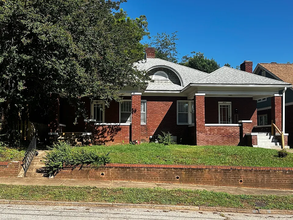 1012 Scales St