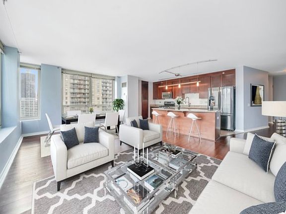 4th image of 33 W Ontario St APT 23B