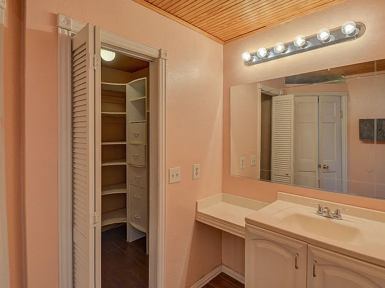 9800 Craford Ct — Photo 27
