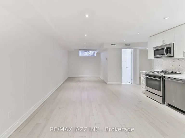 1303 Bayview Ave #103 — Photo 10