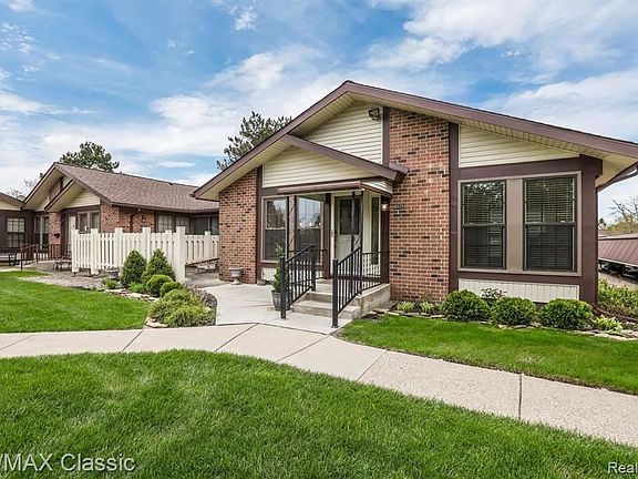 2nd image of 40628 Newport Dr