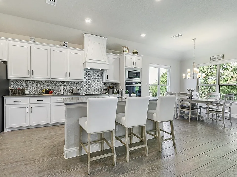 1140 Barrix Dr