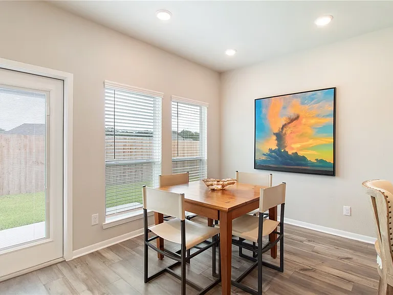5322 Lyle Pl — Photo 10