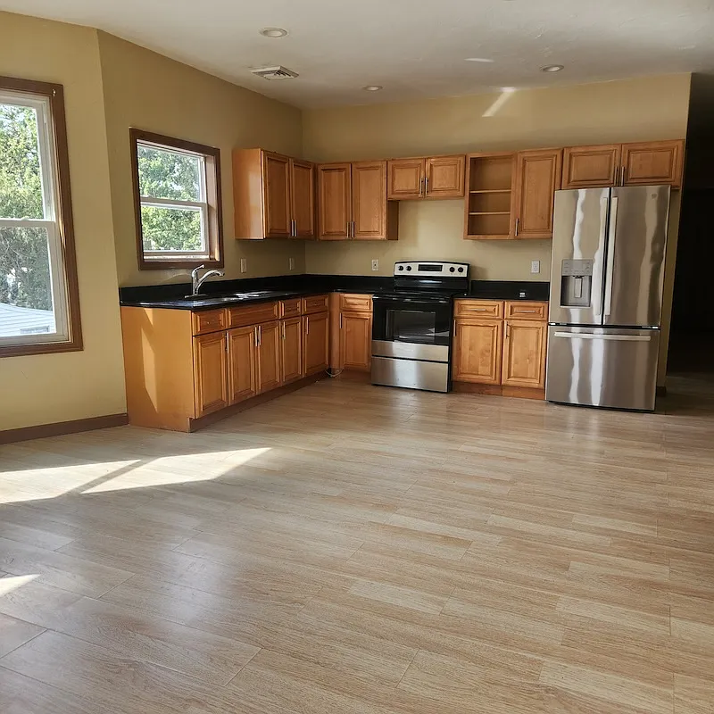 3 bed, $2,300 — Photo 2