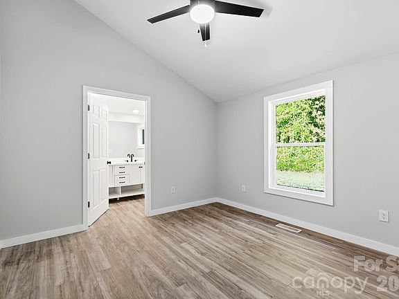 5th image of 240 E Court St