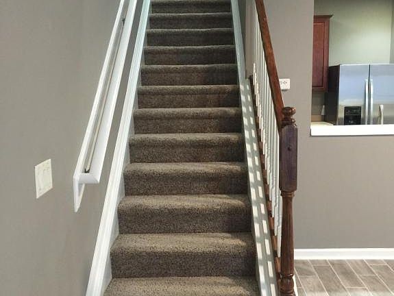 5th image of 4235 Highwood Dr