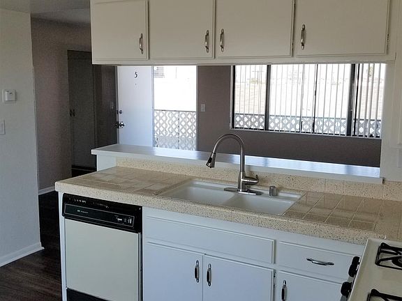 3rd image of 11822 Acacia Ave APT 5