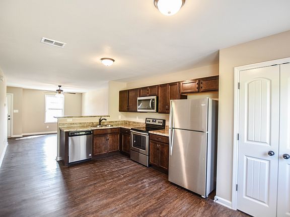 4th image of 152 Center Pointe Dr #A