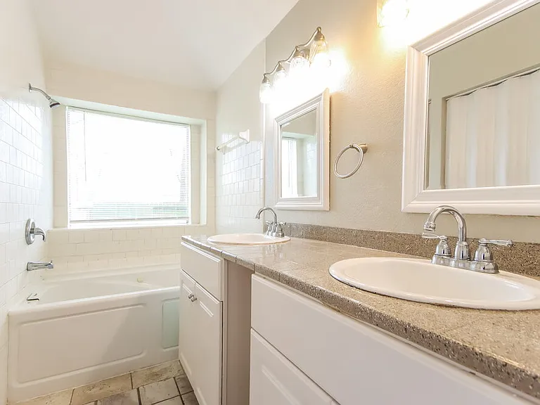 5210 Kristen Ct — Photo 11