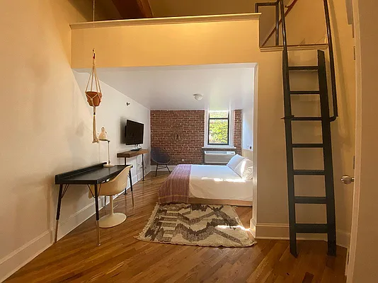 Rented by Dream Space Realty | media 36