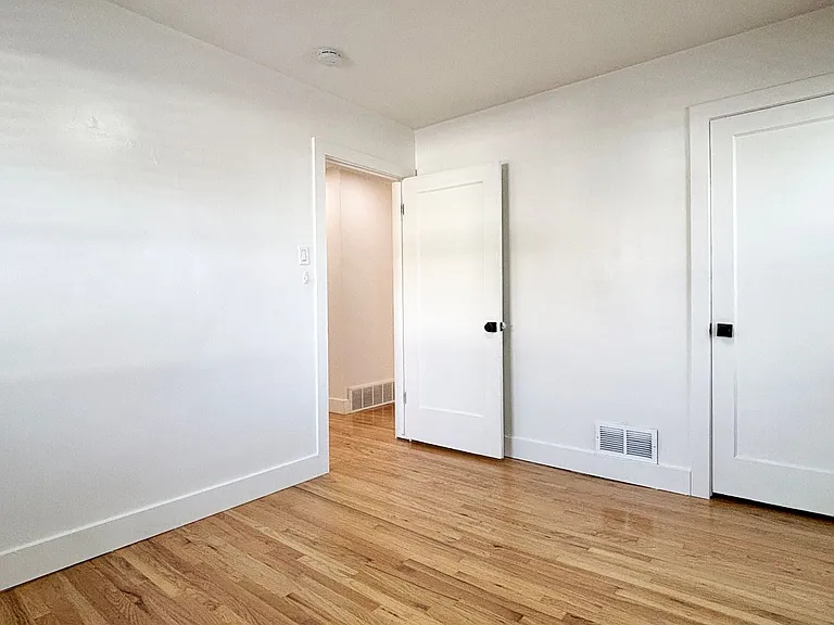 2179 E 2700 S — Photo 10