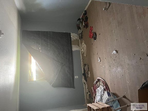 4th image of 725 Pittman St