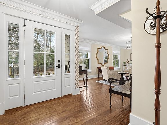 5th image of 411 Woodland Rd