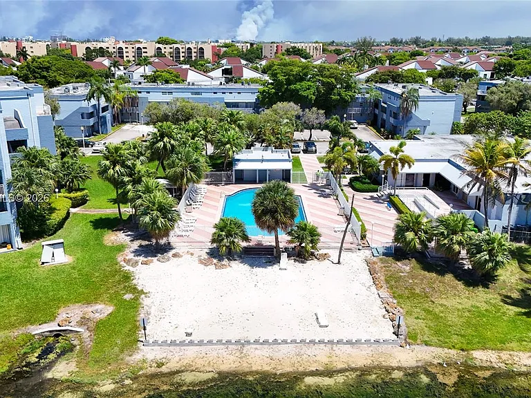9351 Fontainebleau Blvd #B415 — Photo 31