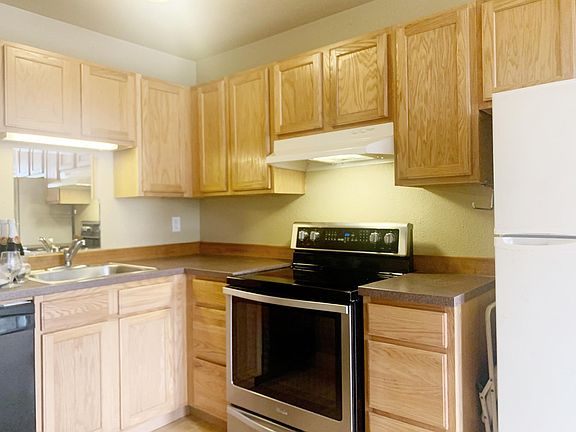 3rd image of 122 W Main St APT 209