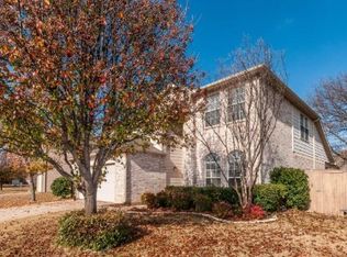 208 Londonderry Ln, Mansfield, TX 76063