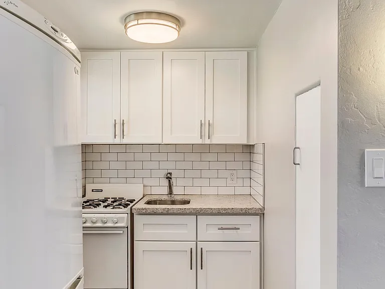 635 N 4th Ave — Photo 8