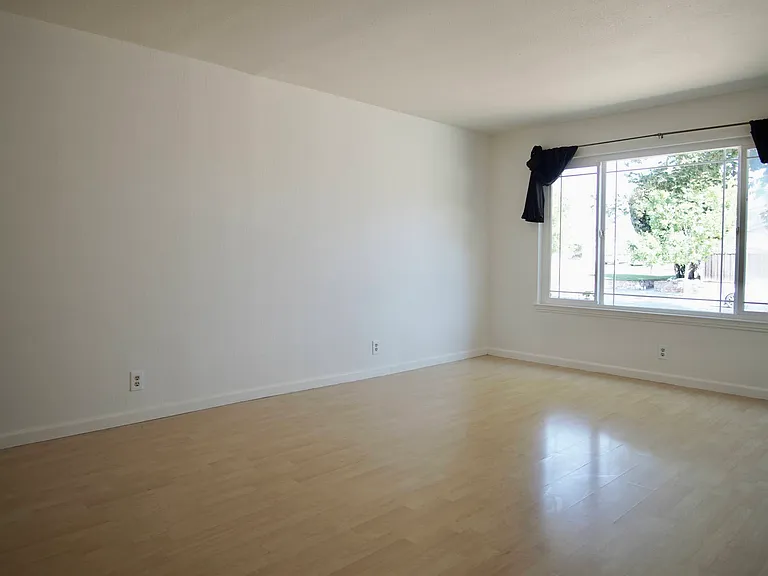 3001 Knights Bridge Rd — Photo 5
