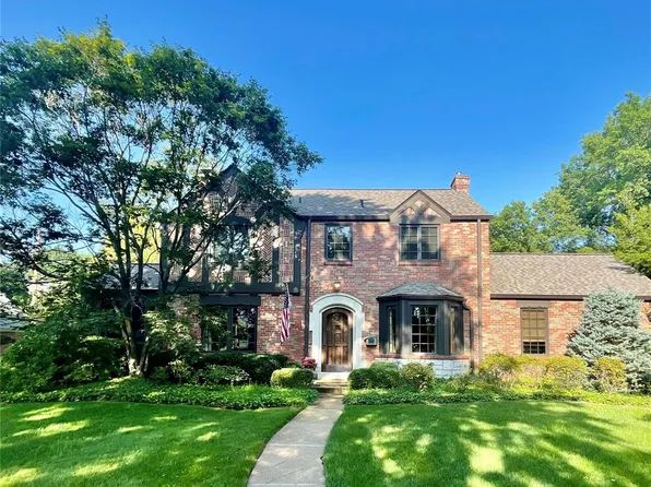 39 York Dr, Saint Louis, MO 63144