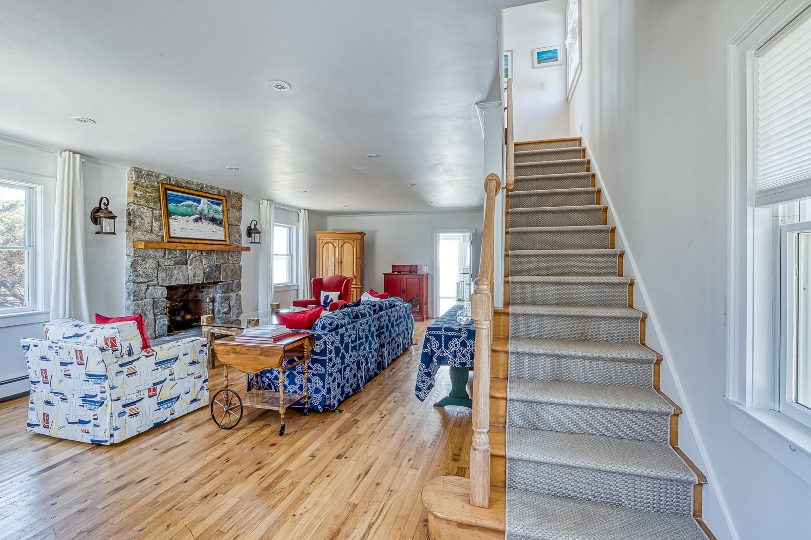  Private stair to the master suite