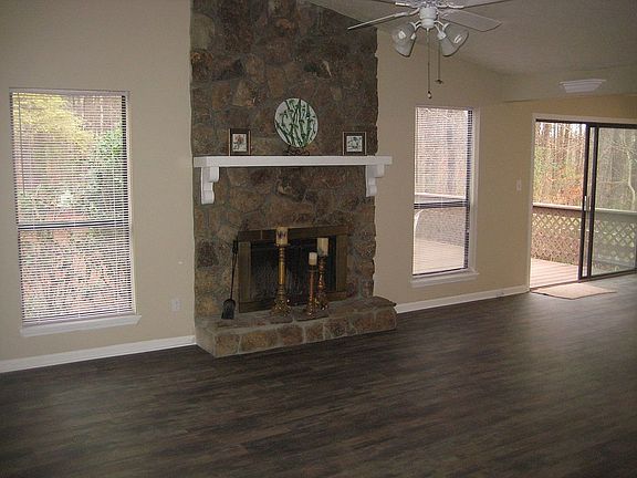 Fireplace w/gas starter