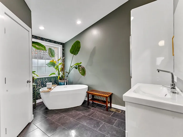 1126 Trailwood Dr — Photo 8