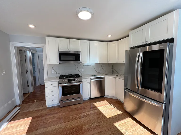 3 Mossland St #3L — Photo 2