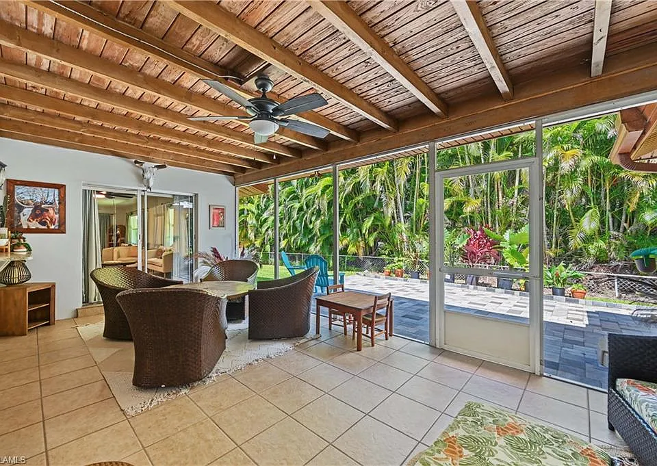 1137 N Town And River Dr