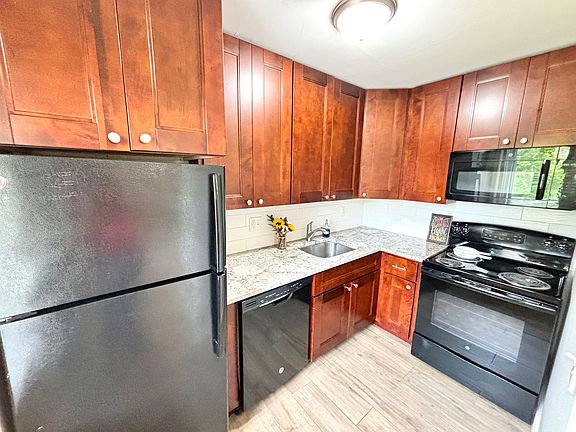 3rd image of 1643 J St #305