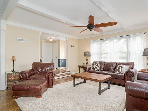 5th image of 4493 Valley View Ave