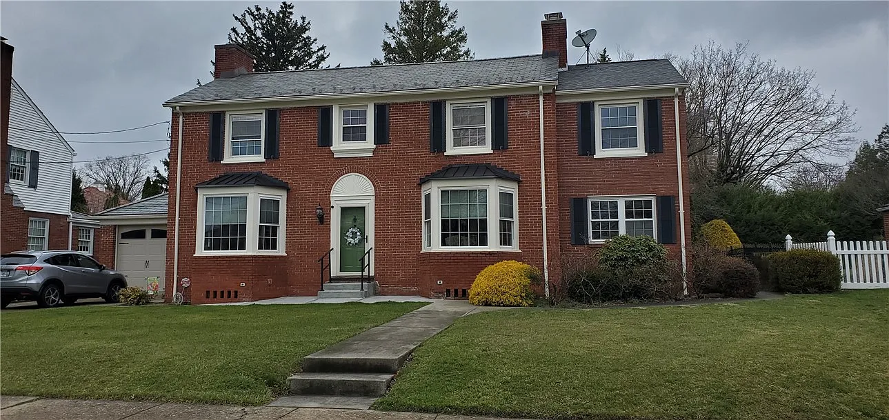 836 Spring St photo 1