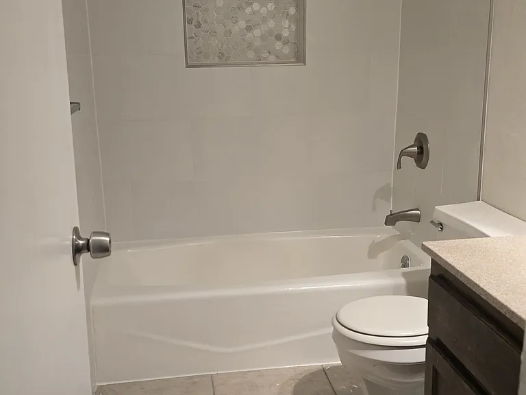 Hall bath 6424