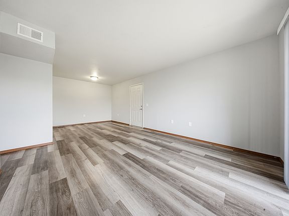 5th image of 3450 E Lombard St #118