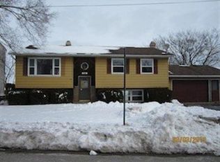 114 E Lake Shore Dr, Round Lake Park, IL 60073