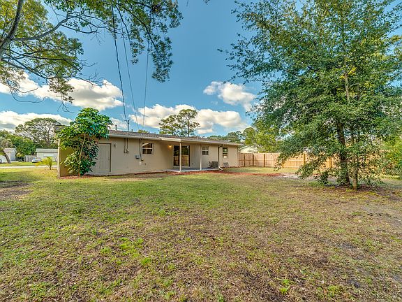 5th image of 1339 W Wellington Dr