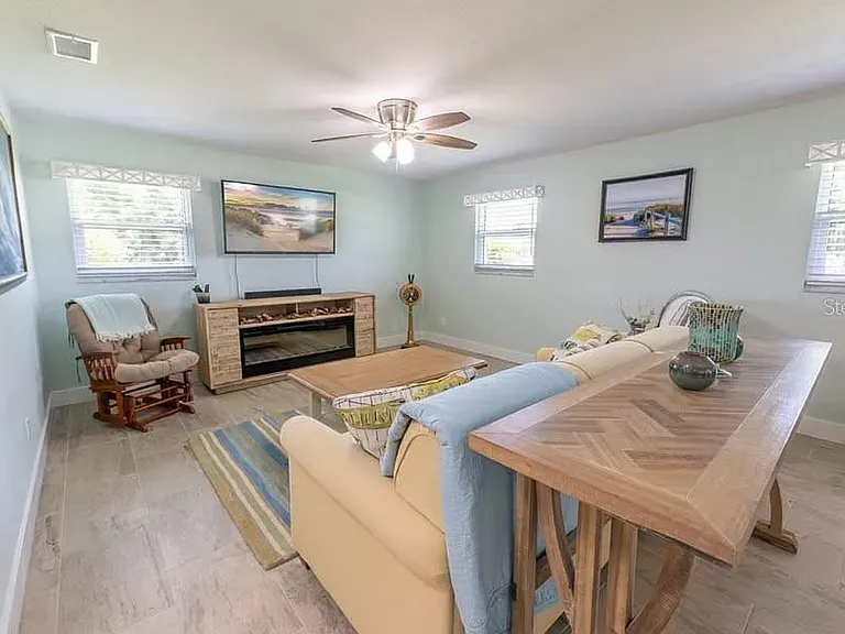 405 W Charlotte Ave — Photo 5