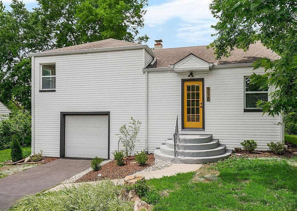 1st image of 315 NE Northcrest Dr