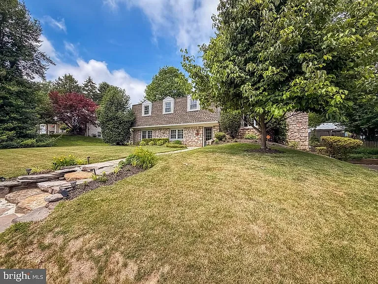 1168 Temple Dr — Photo 7