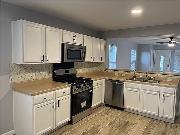 5th image of 3401 Sand Dunes Ave