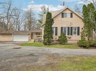 27423 W Twelve Mile Rd, Farmington Hills, MI 48334