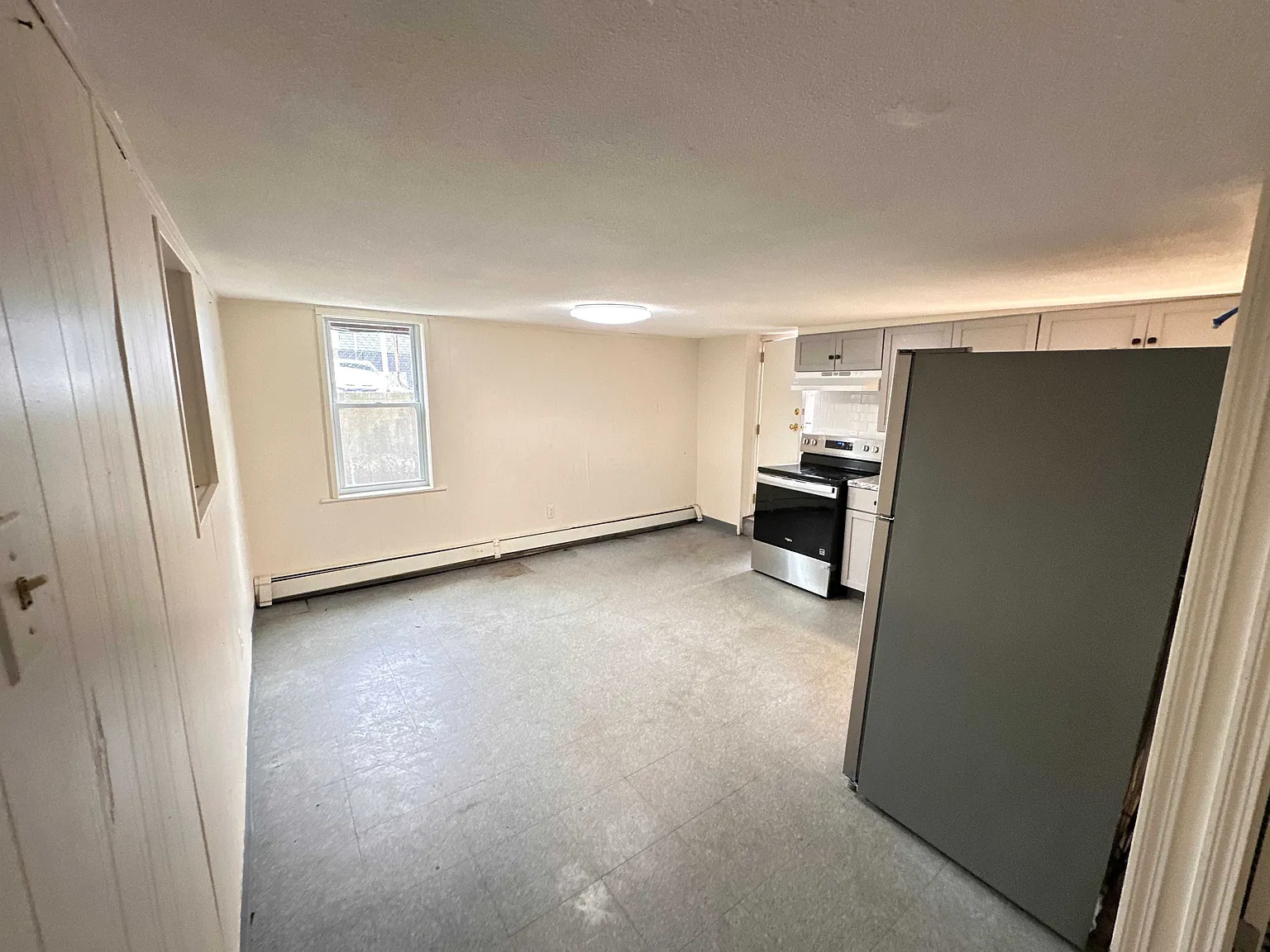 Studio, $2,000 — Photo 2