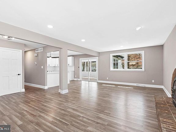 4th image of 3578 Italia Ave