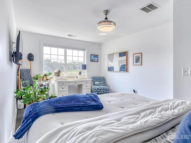 1529 Paxton Ln — Photo 14