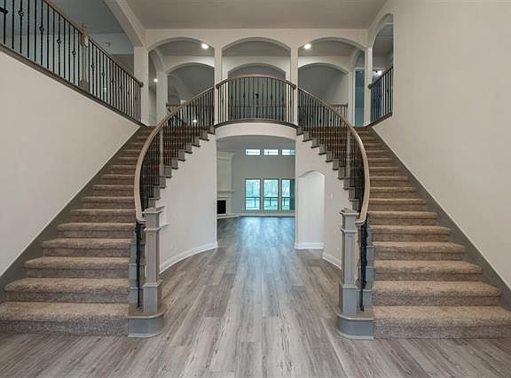 5th image of 2627 Linda Vista Dr