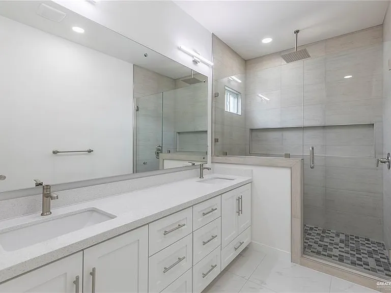 1910 Sunset Dr — Photo 14