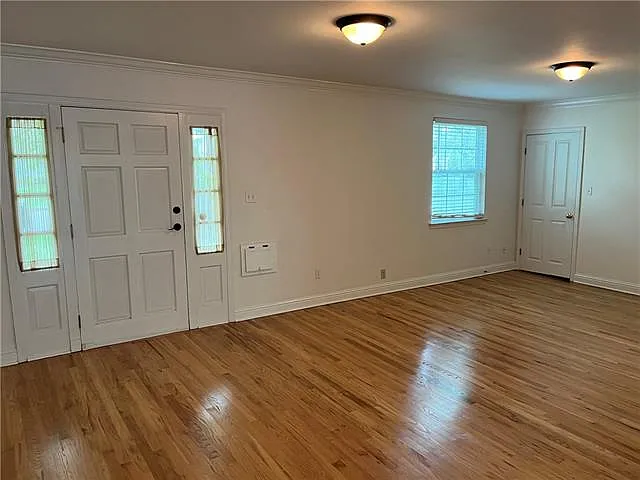 2 bed, 1.0 bath, 1650 sqft, $1,900 — Photo 2