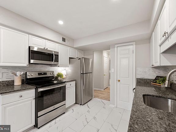 3rd image of 7526 Oldham Way